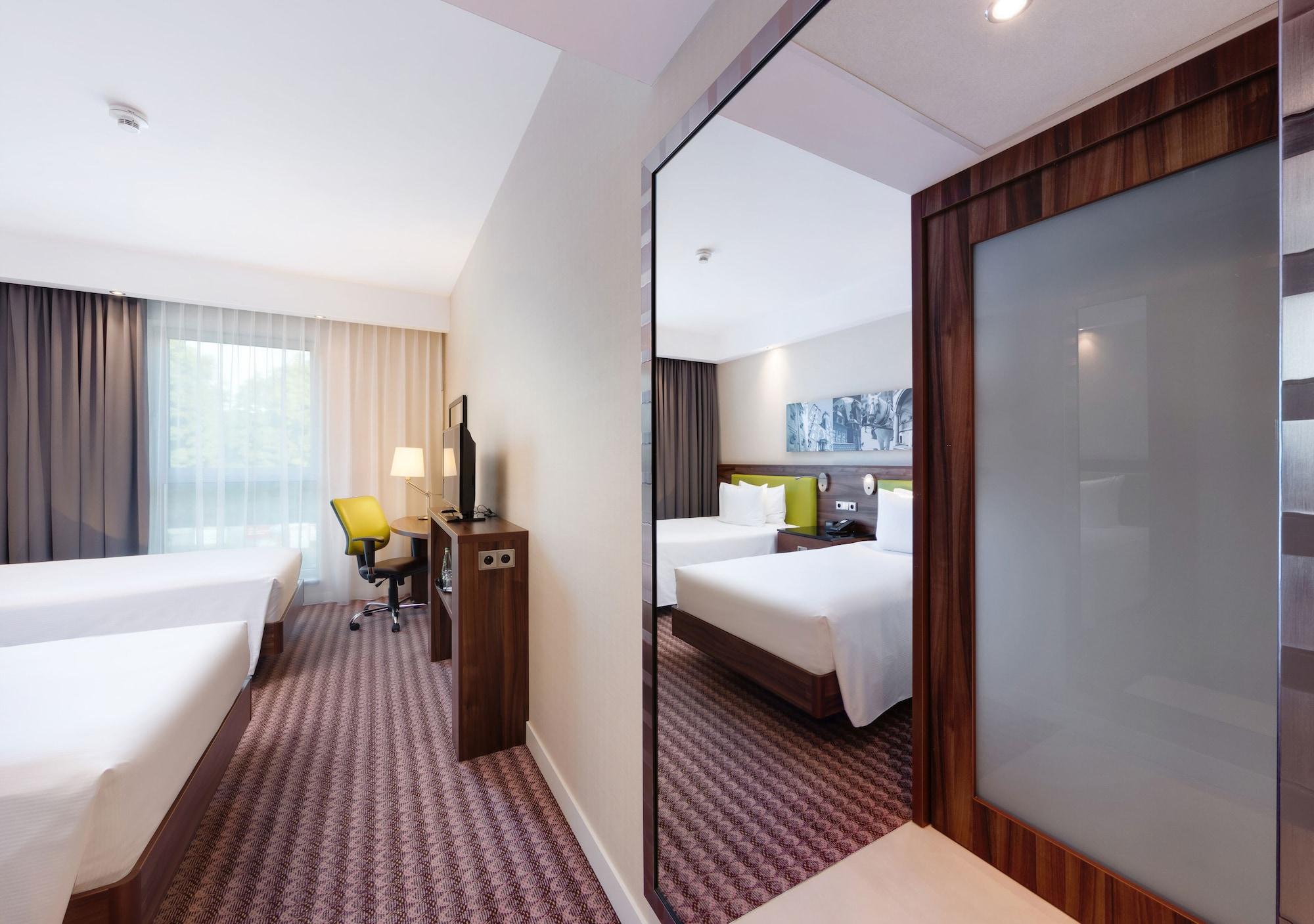 Hampton By Hilton Krakow Hotel Exterior photo