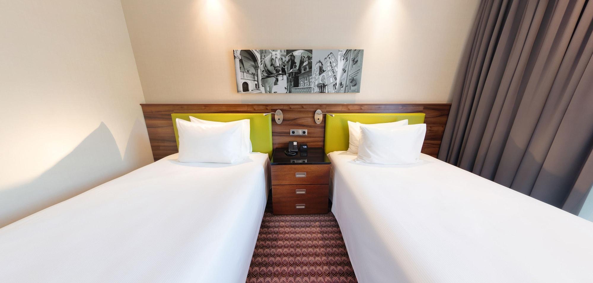 Hampton By Hilton Krakow Hotel Exterior photo