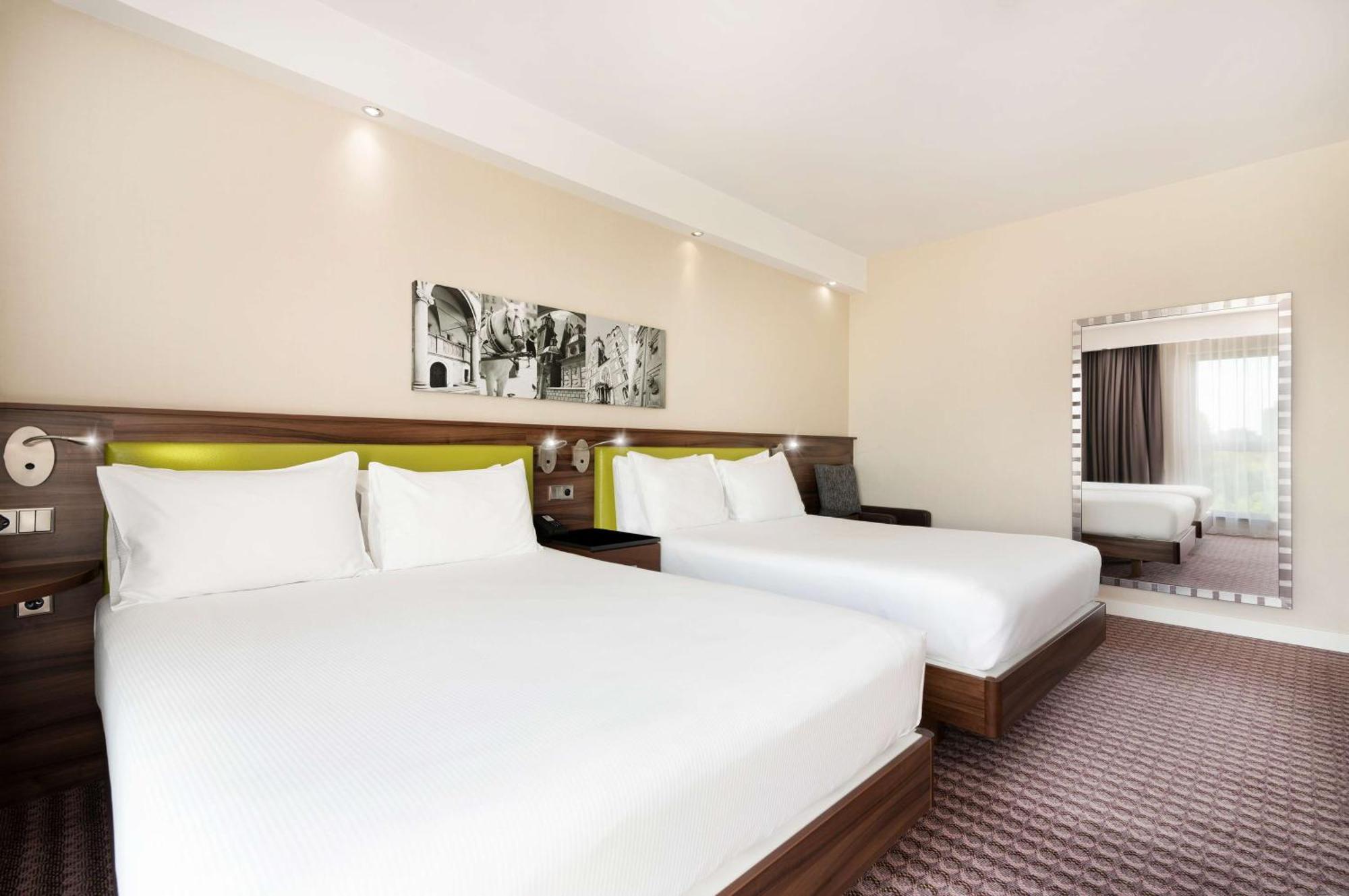 Hampton By Hilton Krakow Hotel Exterior photo